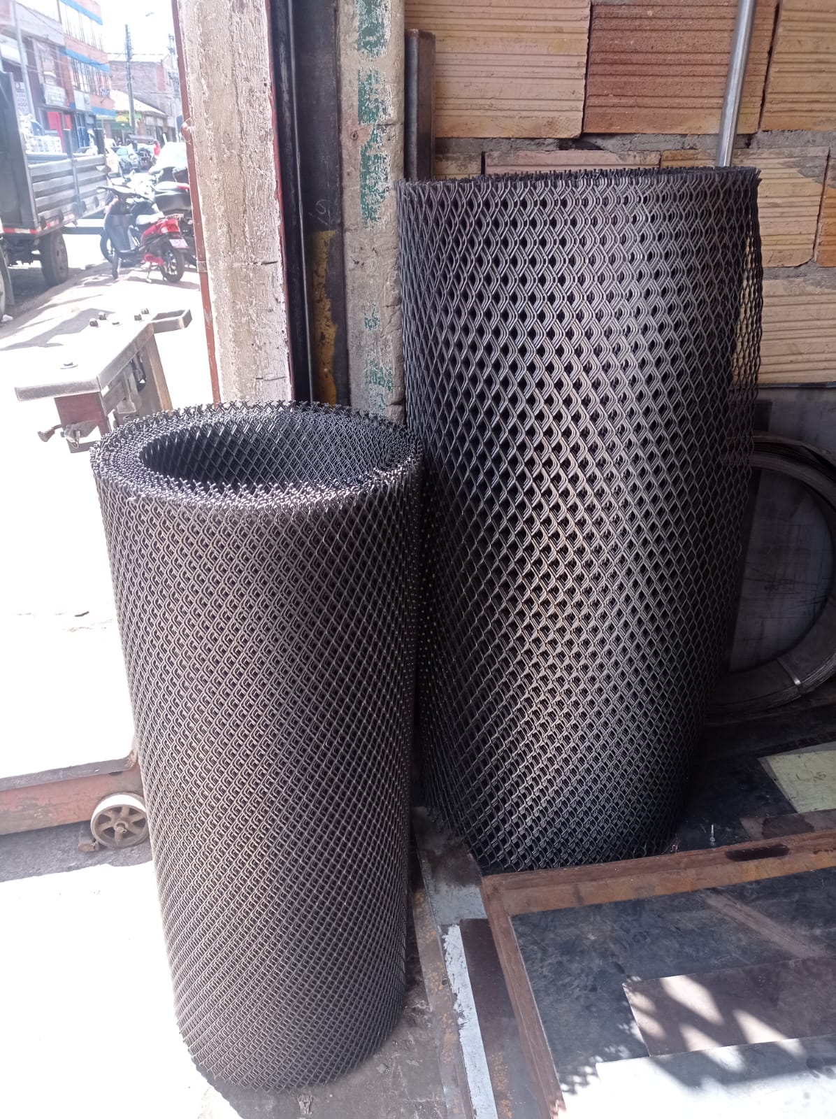 MALLA EXPANDIDA EN ROLLO Y LAMINA