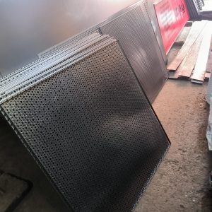 FABRICACION DE BANDEJAS EN MALLA MICROPERFORADA