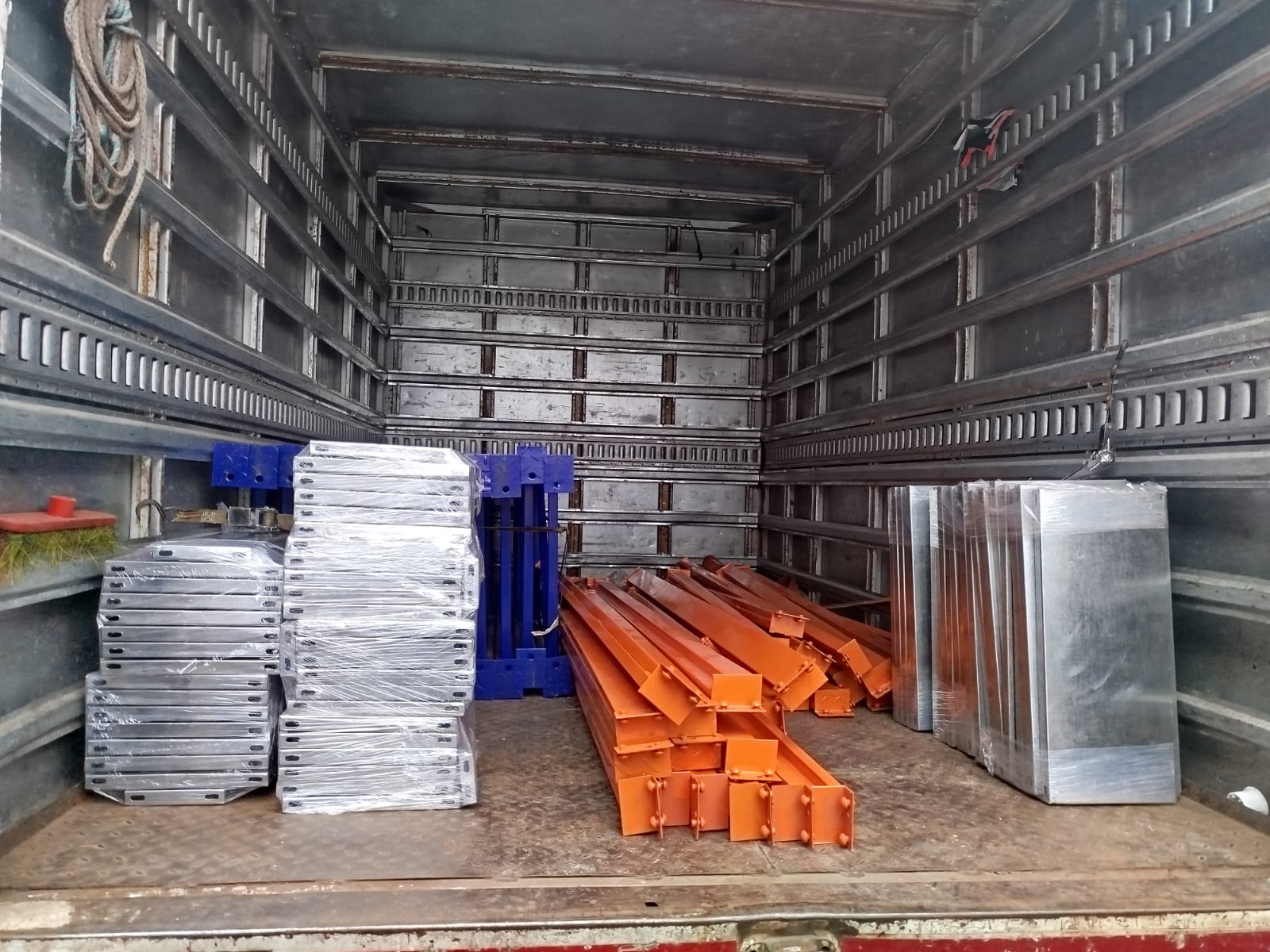 FABRICACION DE ESTANTERIA LIVIANA,SEMI PESADA Y PESADA